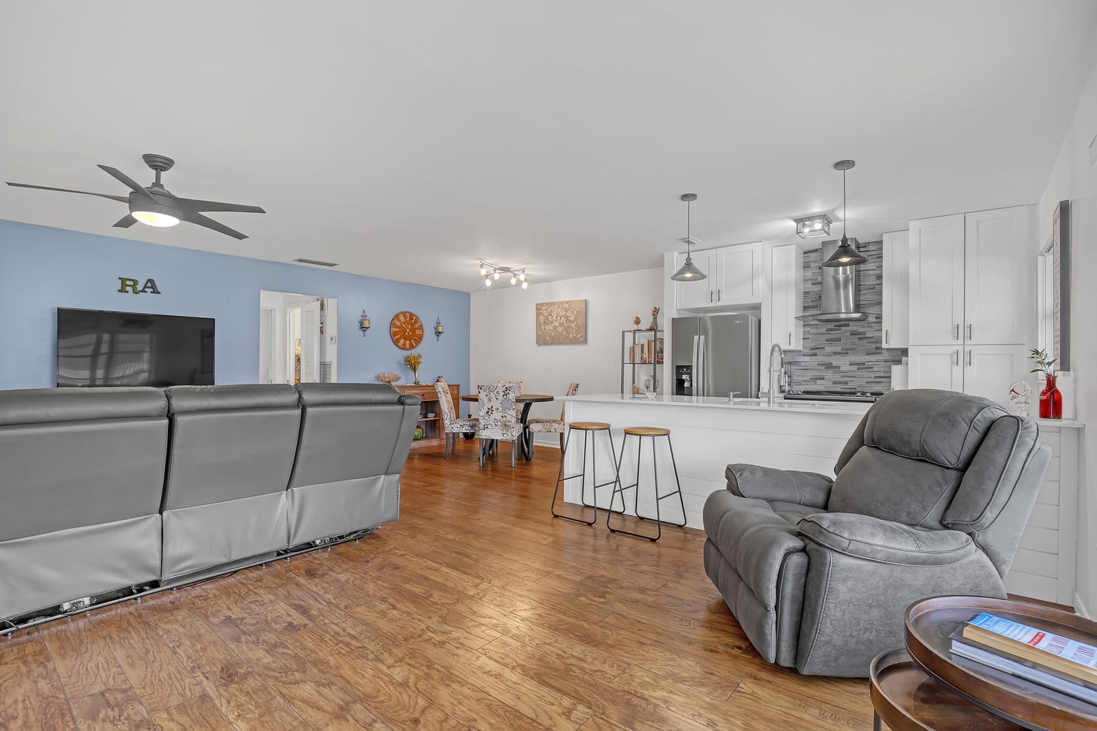245 Main Boulevard B — photo 5