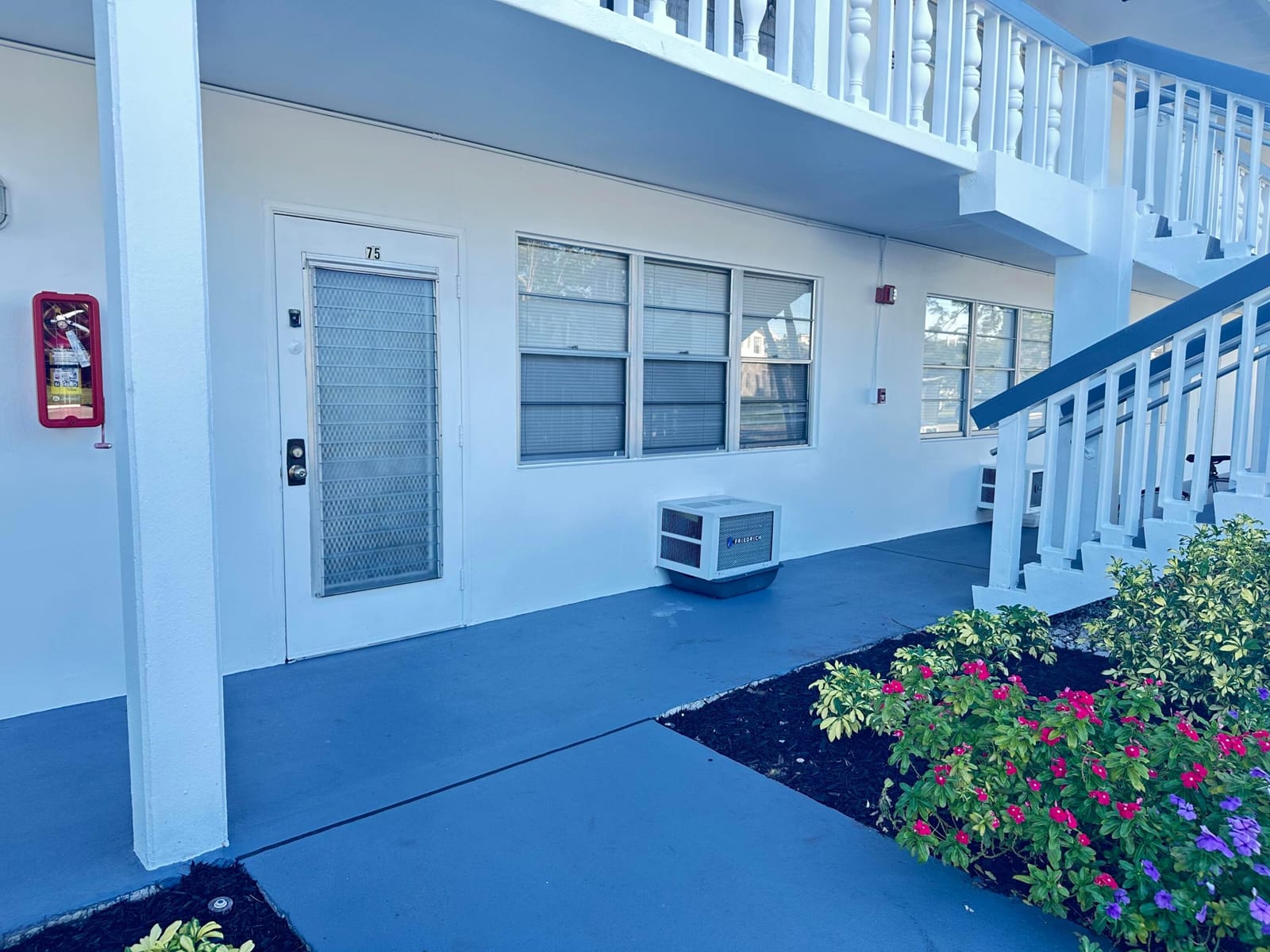 75 Farnham D — photo 6
