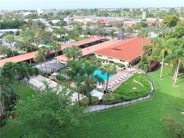 2350 NE 14th Street 303, Pompano Beach, FL 33062