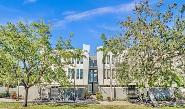 703 SE 16th Court, Fort Lauderdale, FL 33316