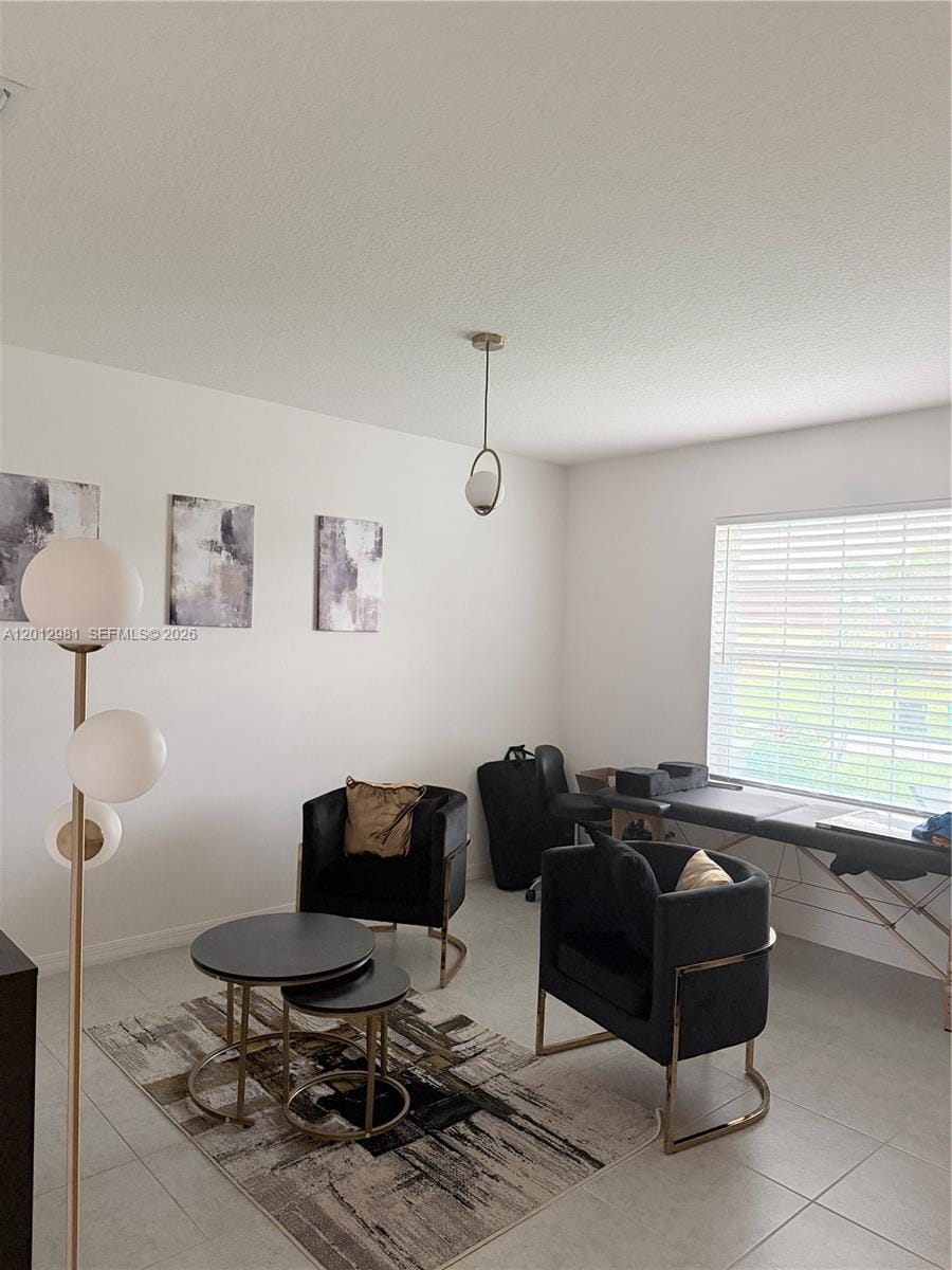 1557 SW Dycus Avenue — photo 2
