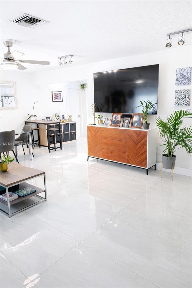 1001 NE 10th Street 2, Hallandale Beach, FL 33009, Hallandale Beach