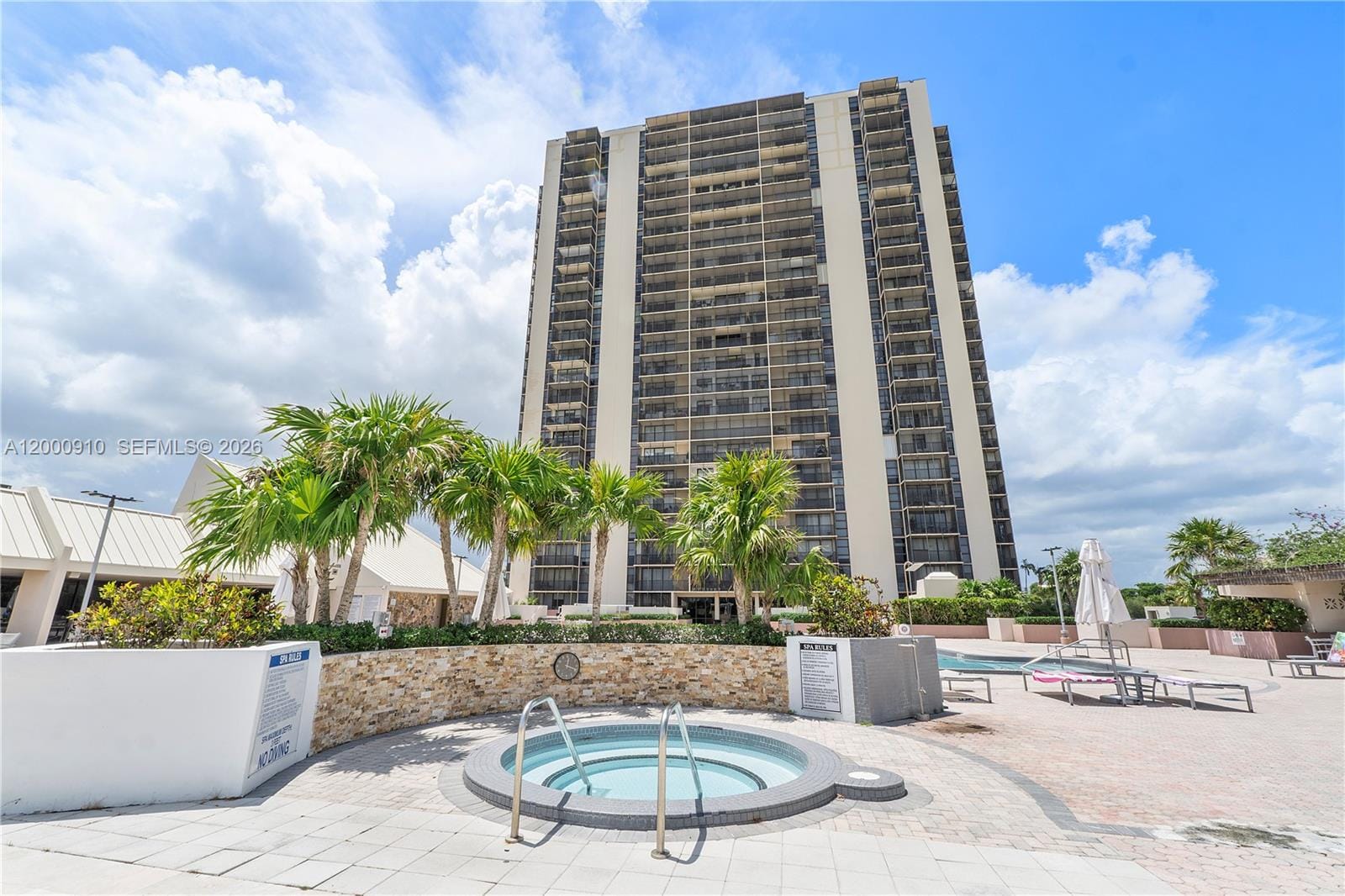 20335 W Country Club Drive 208, Aventura, FL 33180 photo 10