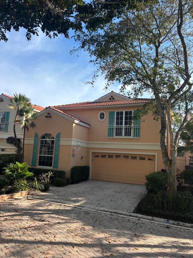 33 Vía Verona, sold in Villa D Este, Deerfield Beach, FL