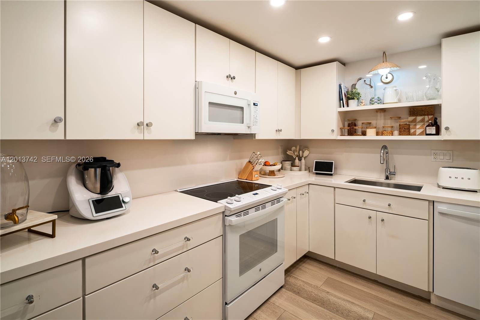 210 Sea View Drive 501 — photo 8