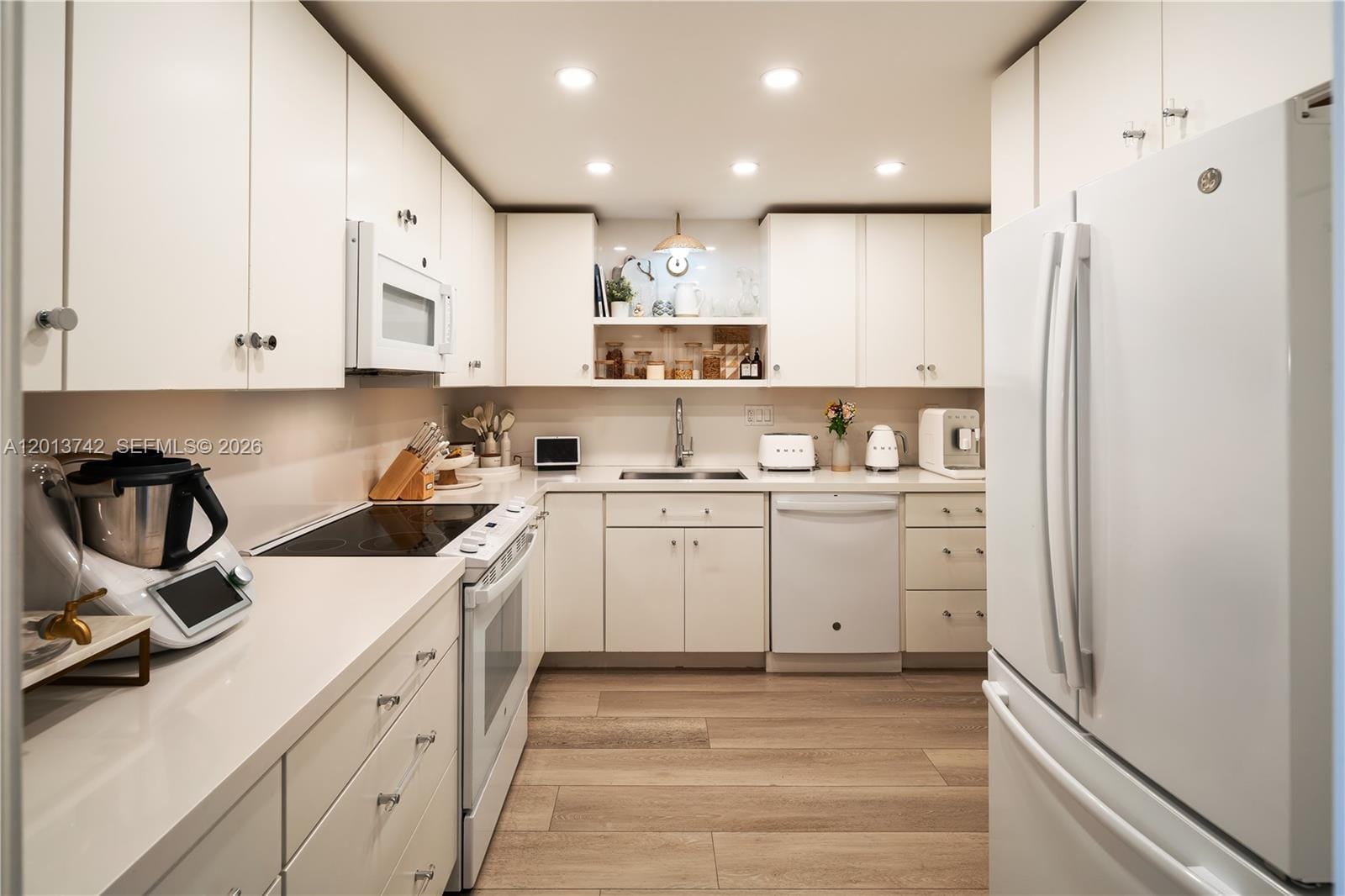 210 Sea View Drive 501 — photo 9