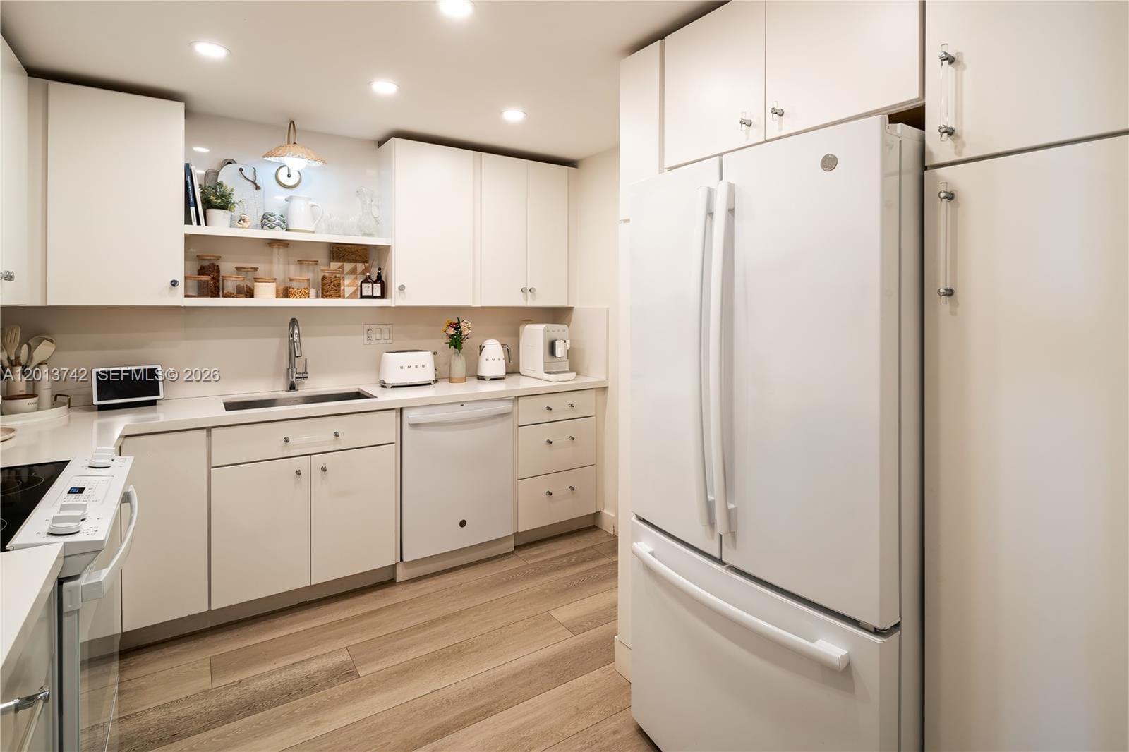 210 Sea View Drive 501 — photo 10