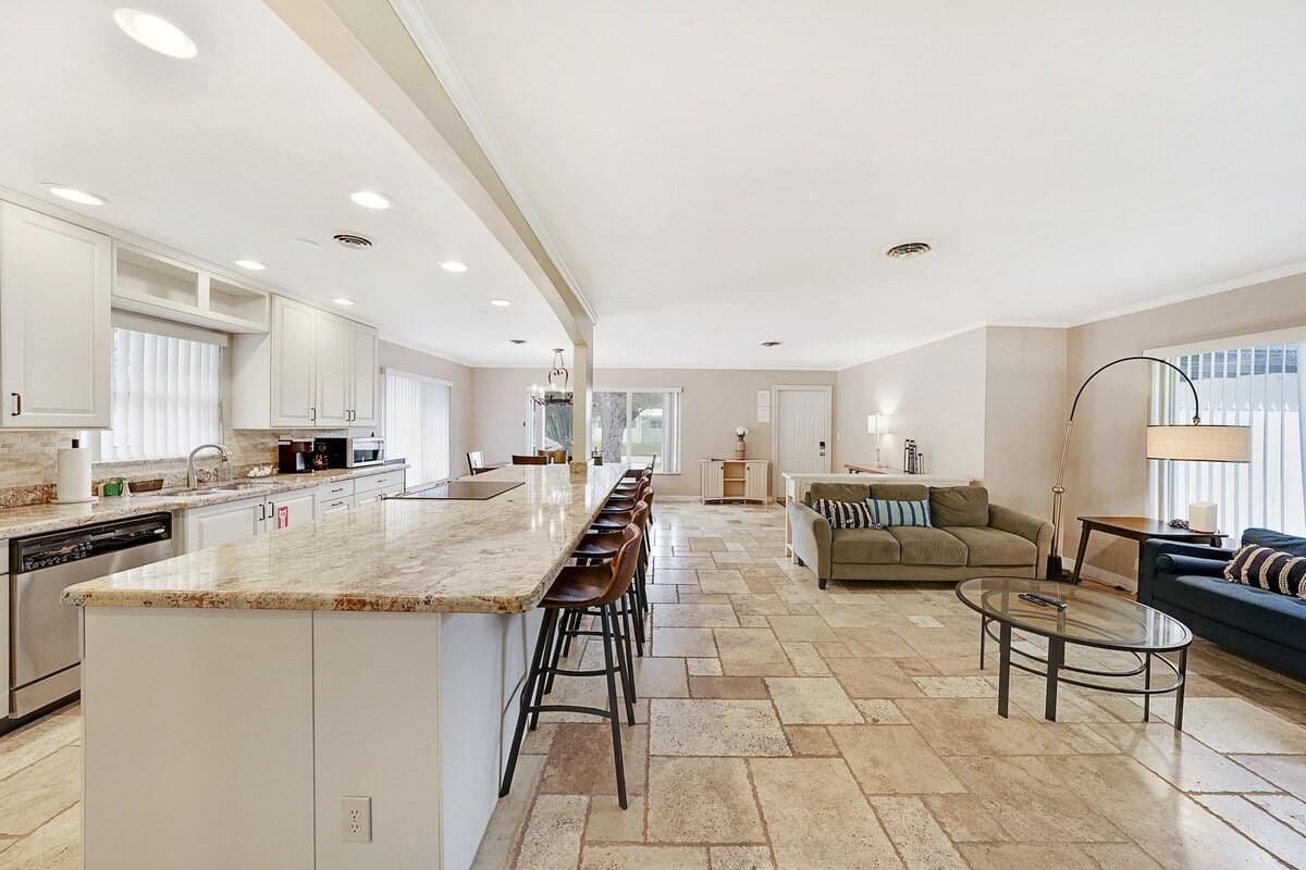 332 NW 26th Court, Wilton Manors, FL 33311 photo 18