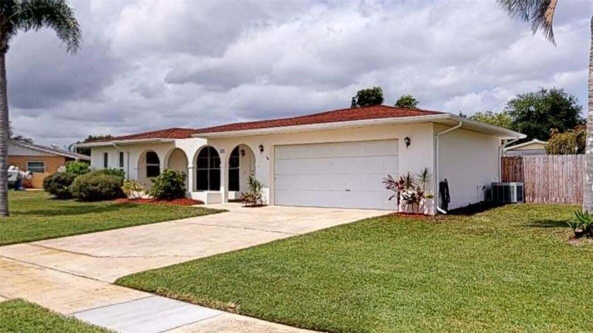 201 NE Midfield Lane, Port St. Lucie, FL 34983, Port St Lucie