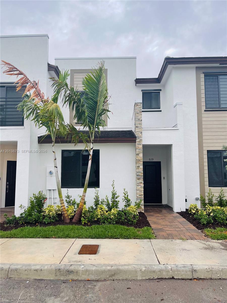 929 NE 211th Street, Miami, FL 33179, Miami