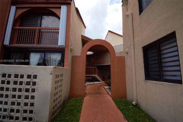 10241 NW 9th St Circle 112-5, Miami, FL 33172
