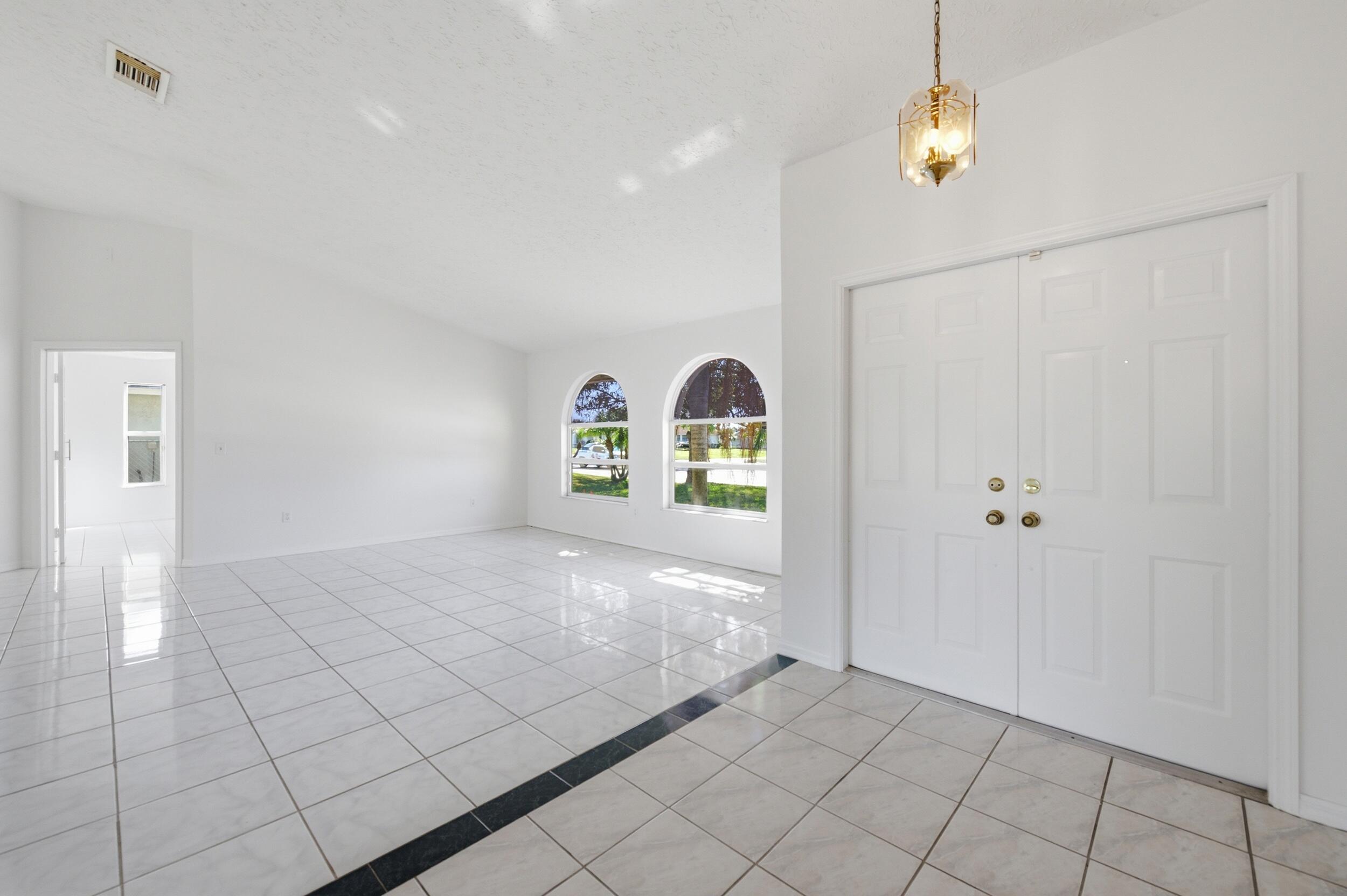 1371 SE Airoso Boulevard, Port St. Lucie, FL 34983