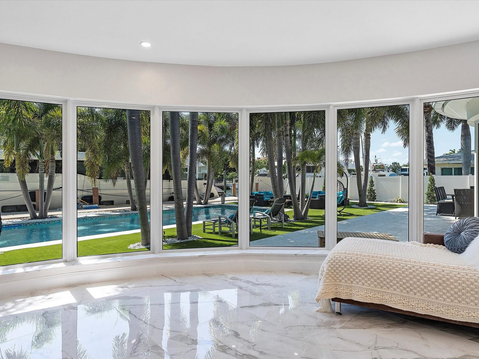 207 Royal Palm Drive — photo 3
