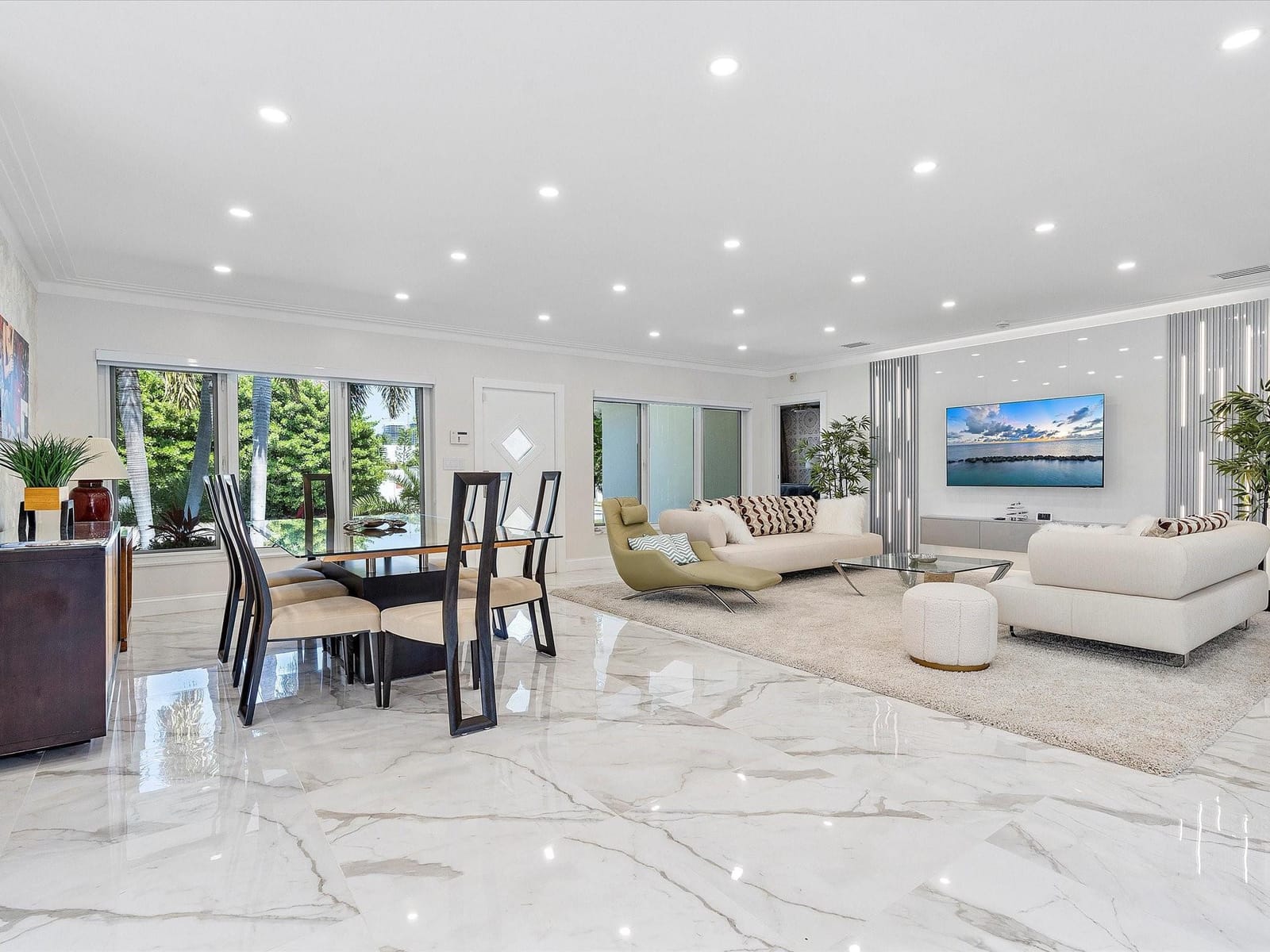 207 Royal Palm Drive — photo 4