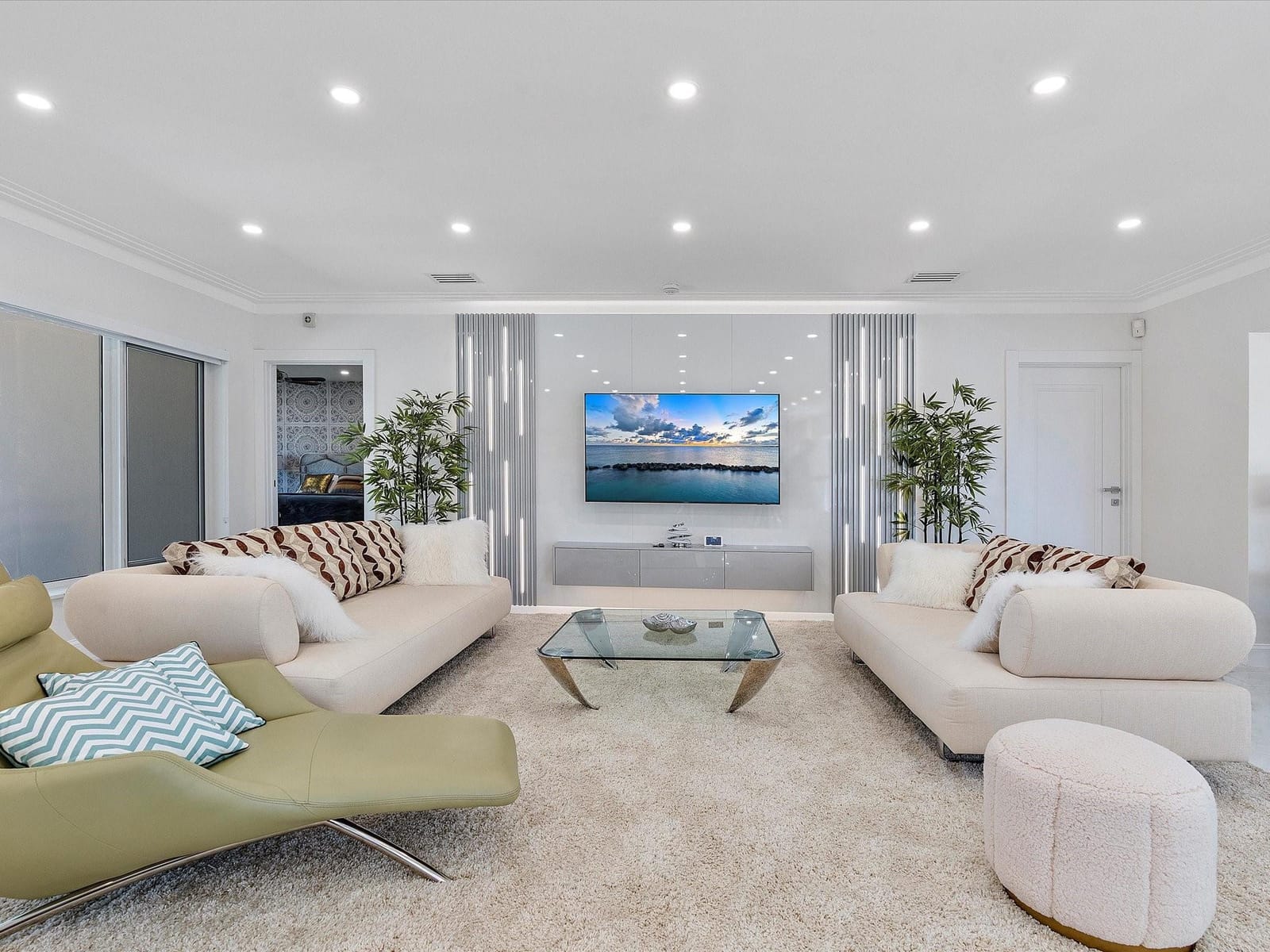 207 Royal Palm Drive — photo 8