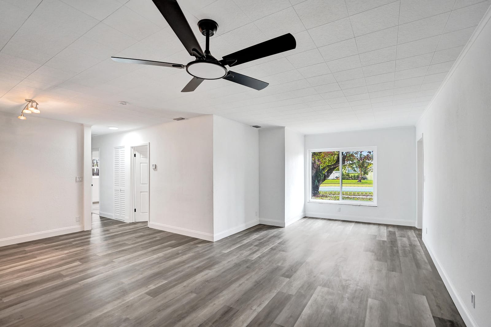 627 W Ilex Drive, Lake Park, FL 33403 photo 13