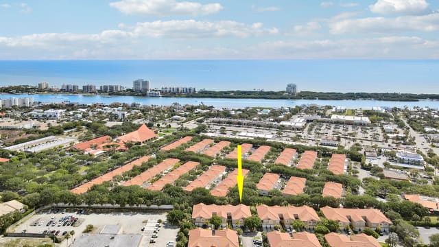 104 Lighthouse Circle H-2, Tequesta, FL 33469