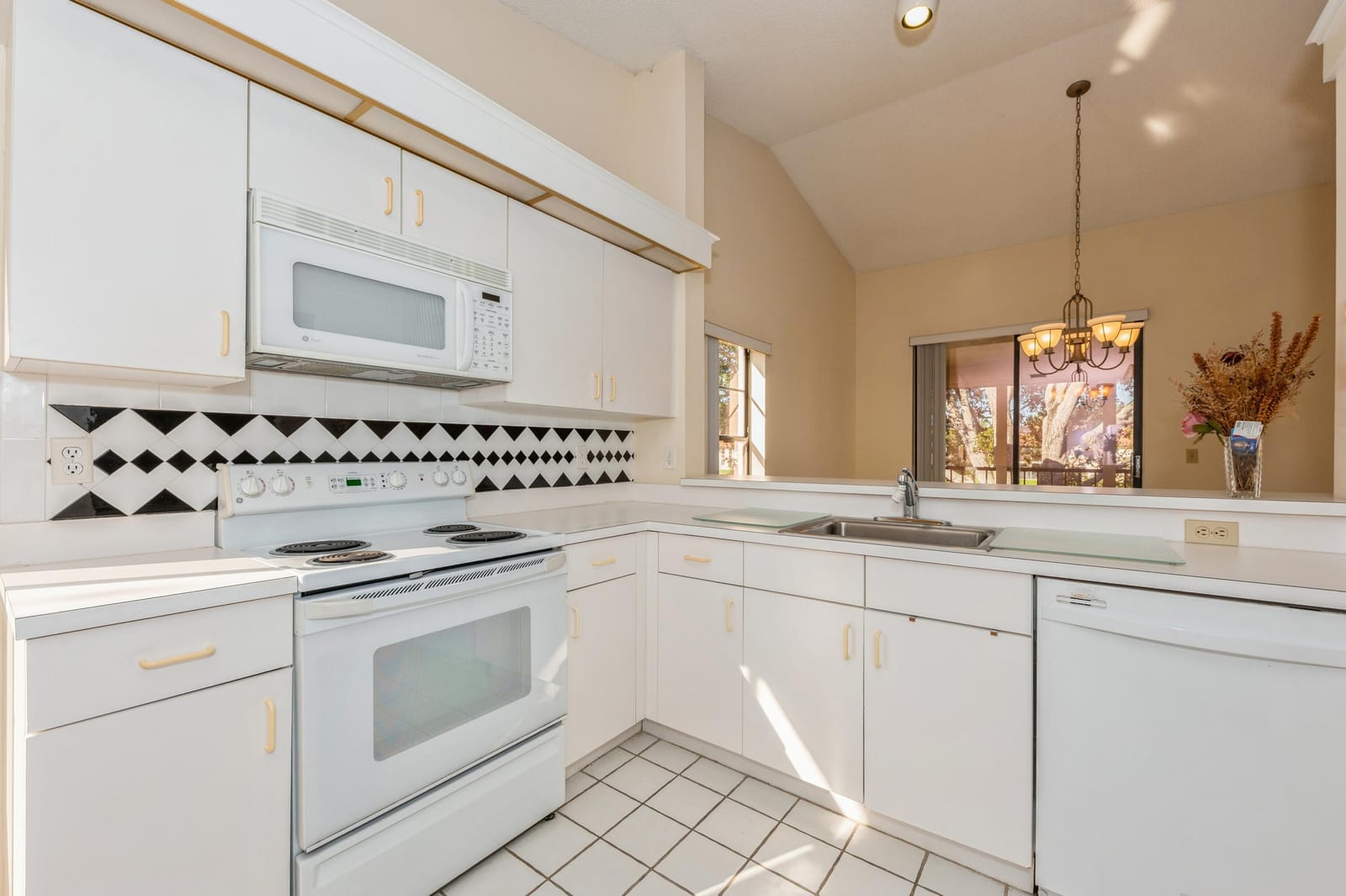 10439 S Circle Lake Drive 201, Boynton Beach, FL 33437 photo 9