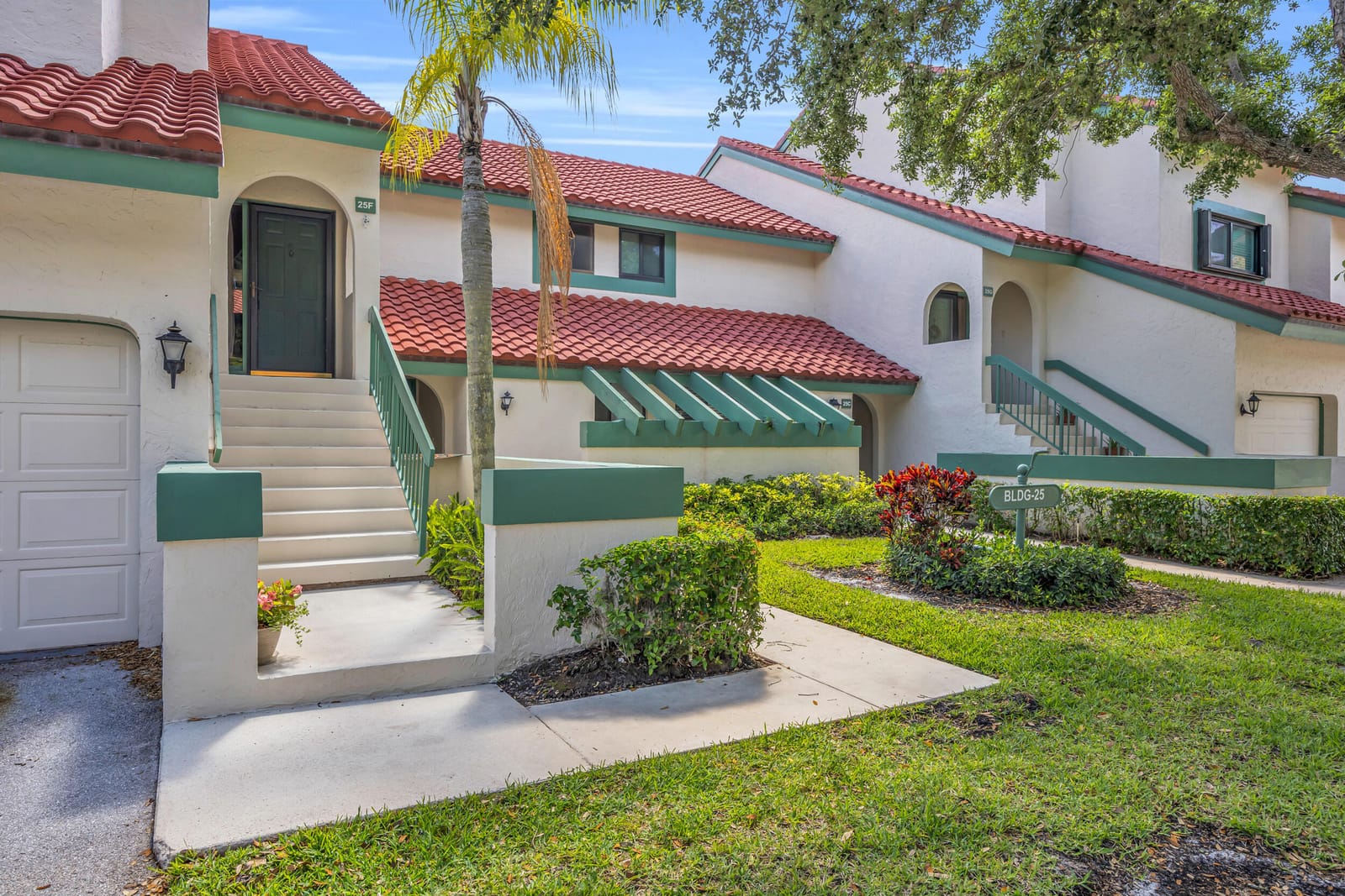 25 Lexington Lane W F, Palm Beach Gardens, FL 33418 photo 2