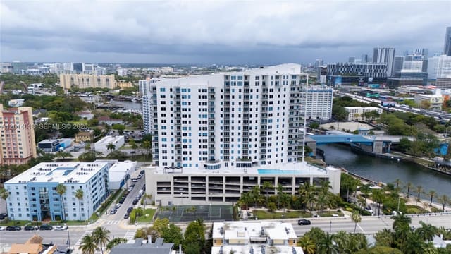 10 S River Drive PHI01, Miami, FL 33130