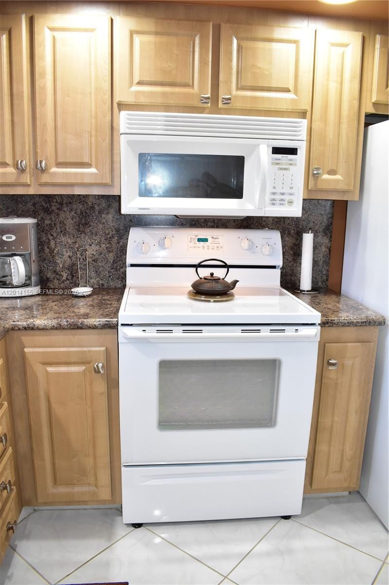 9541 Sunrise Lakes Boulevard 204, Sunrise, FL 33322 photo 28