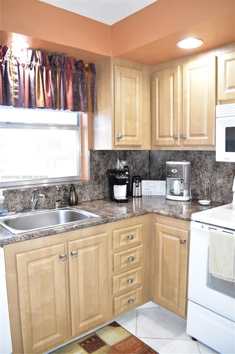 9541 Sunrise Lakes Boulevard 204, Sunrise, FL 33322 photo 29