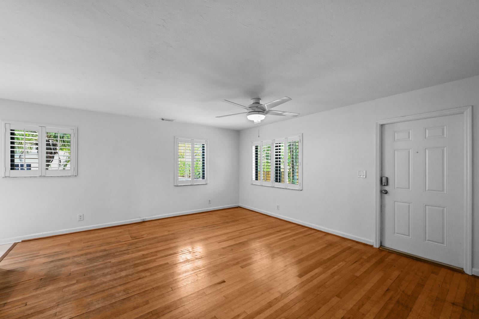 1915 Lake Avenue — photo 4