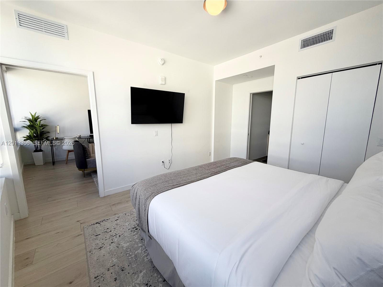 225 N Miami Avenue 1412 — photo 12