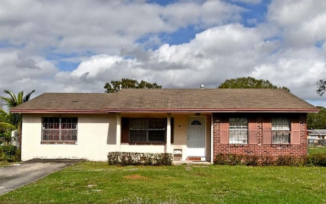 2904 Kingsley Drive, sold in Sheraton Plaza Unit 2 Replat, Fort Pierce, FL
