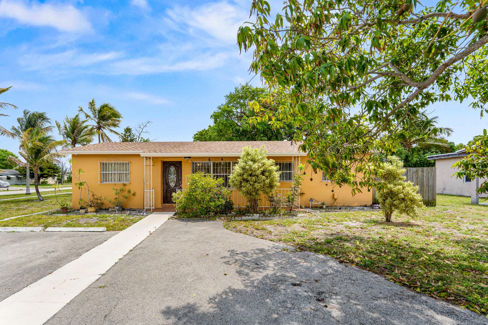 610 SW 10th Court, Deerfield Beach, FL 33441 photo 2