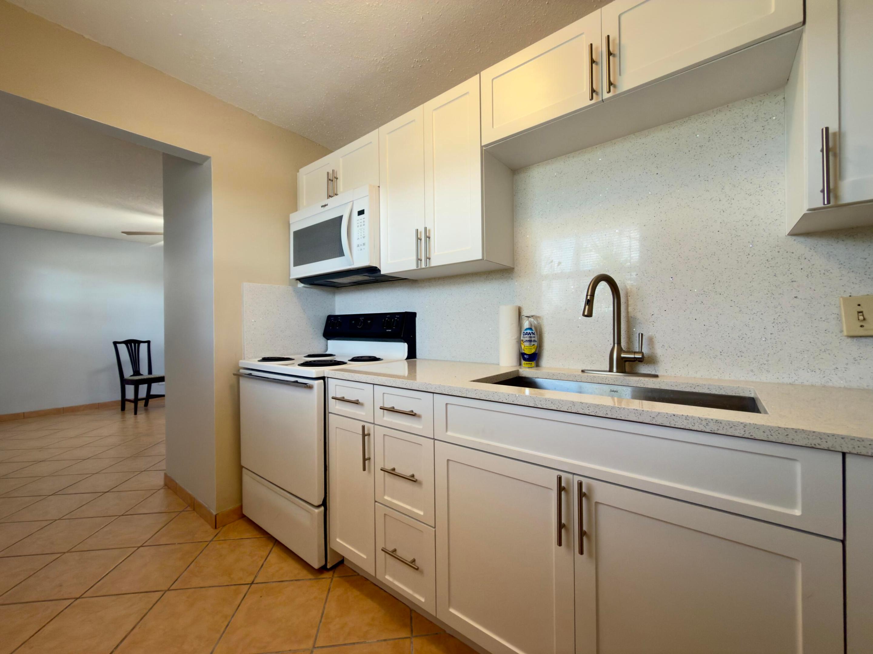 200 Bonnie Boulevard 132, Palm Springs, FL 33461, Palm Springs