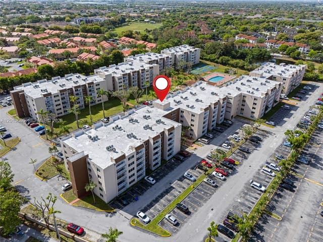 6950 Miami Gardens Drive 2-506, Hialeah, FL 33015