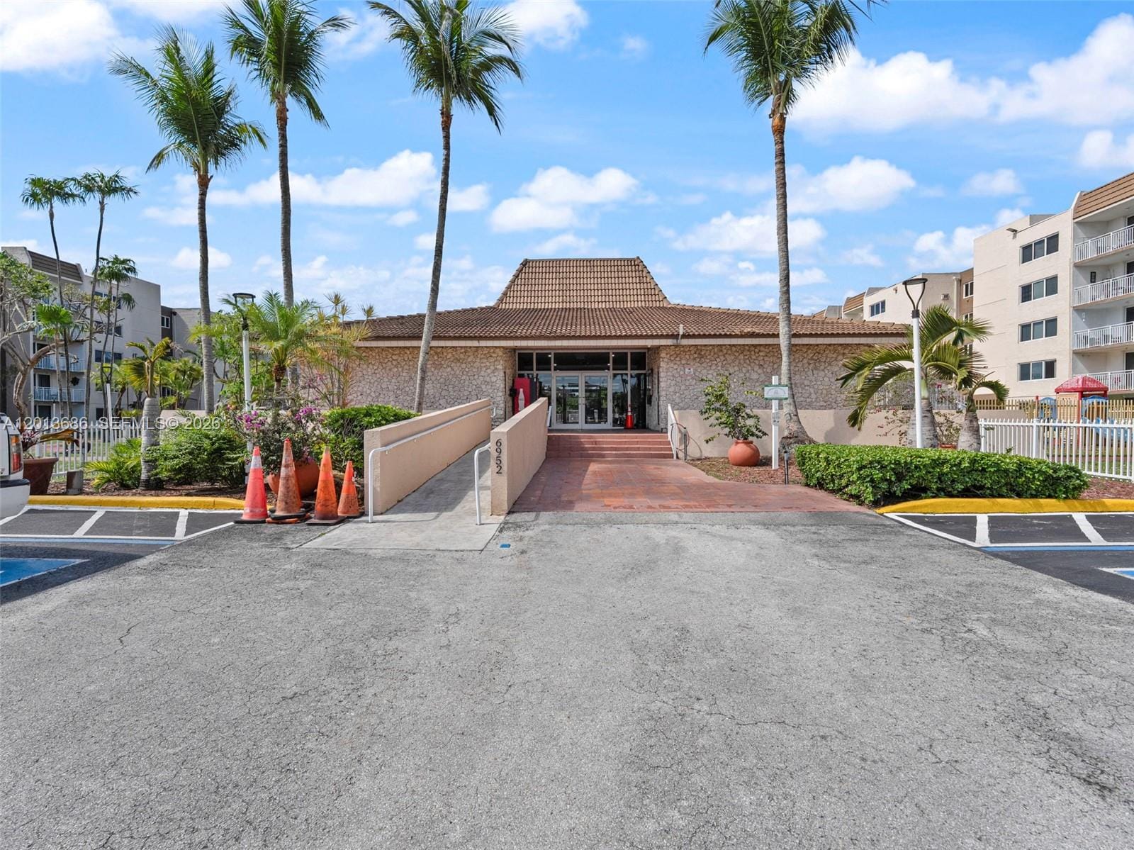 6950 Miami Gardens Drive 2-506, Hialeah, FL 33015 photo 27