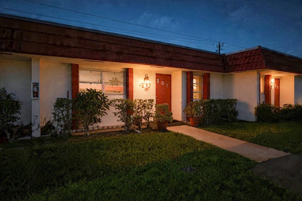 5800 W Fernley Dr Drive W 40, Greenacres, FL 33415 photo 2