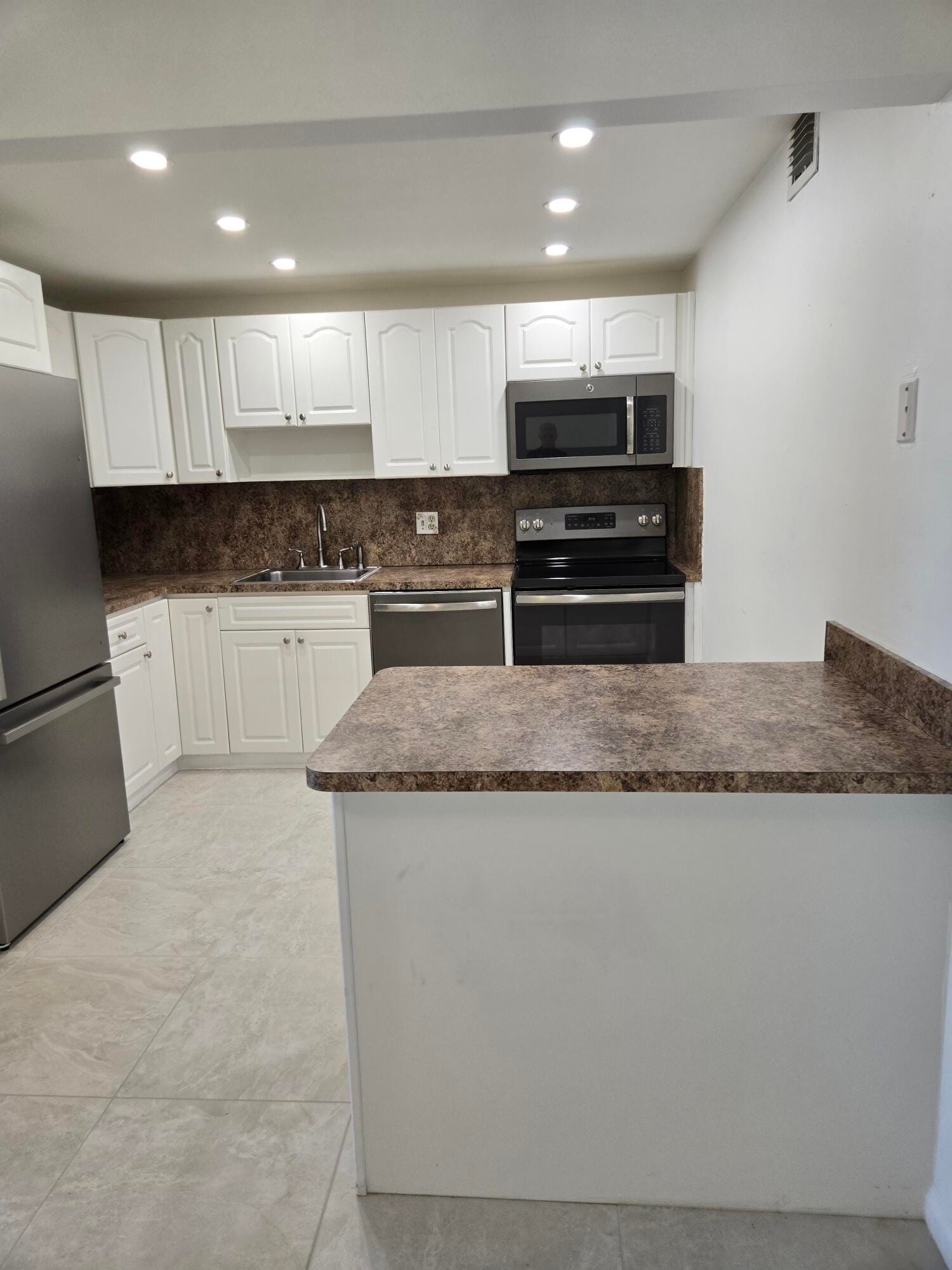 208 Wellington E 208 — photo 3