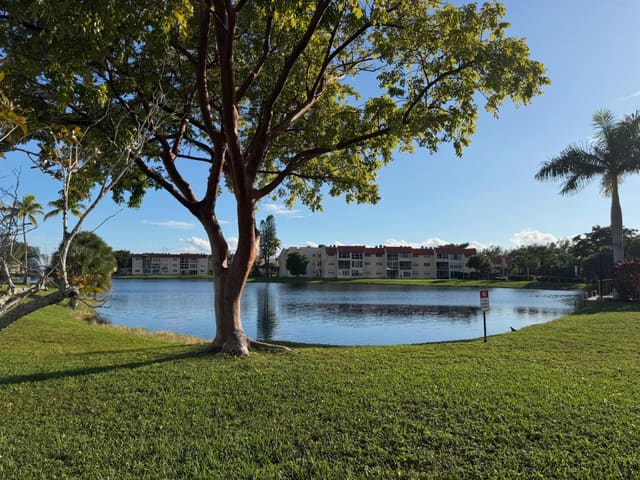 2950 Sunrise Lakes Drive W 305, Sunrise, FL 33322