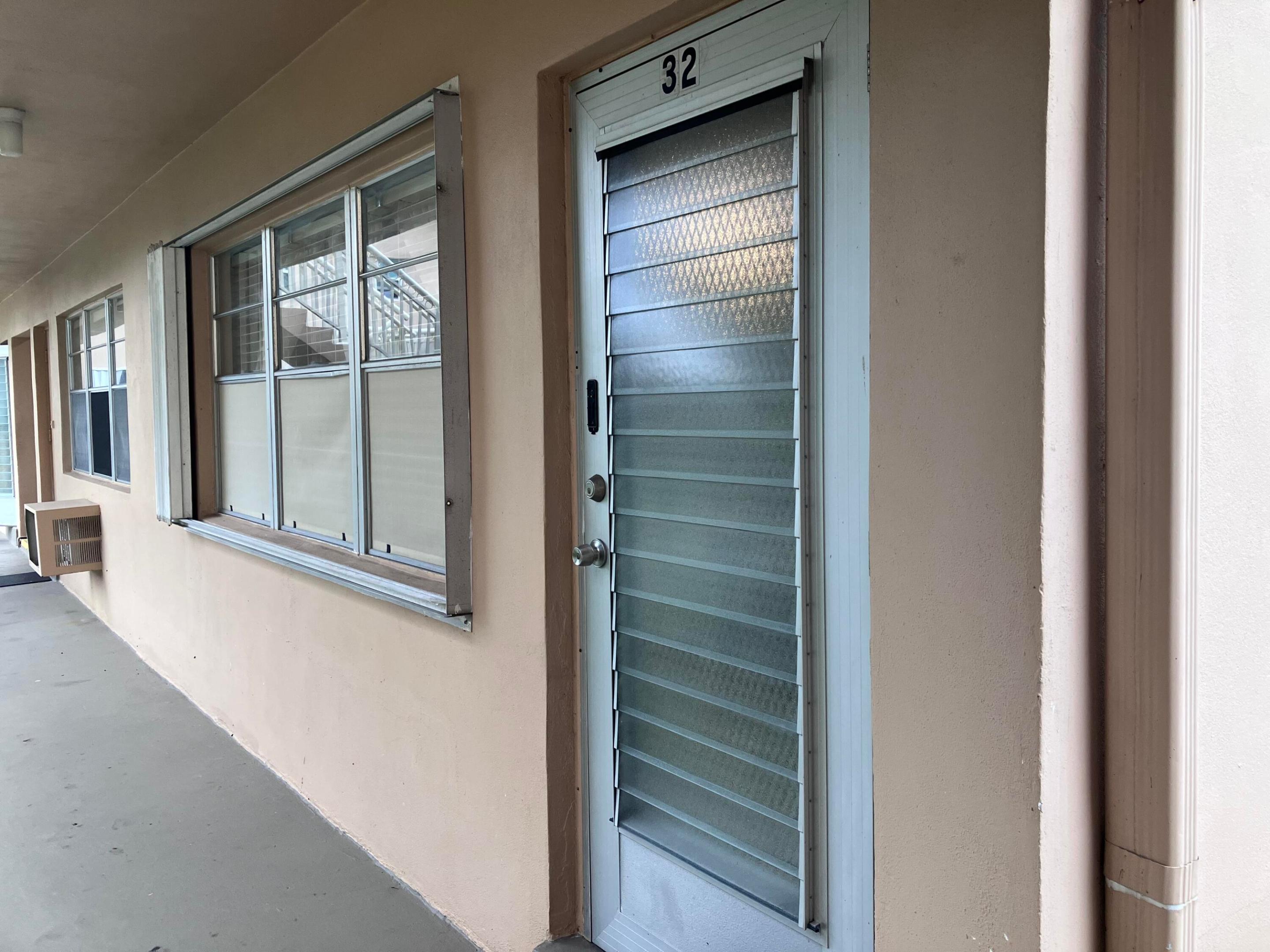 32 Salisbury B, West Palm Beach, FL 33417, West Palm Beach