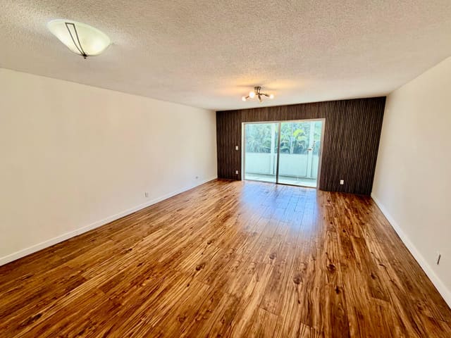 1000 NE 14th Avenue 304, Fairways Royale, Hallandale Beach, FL