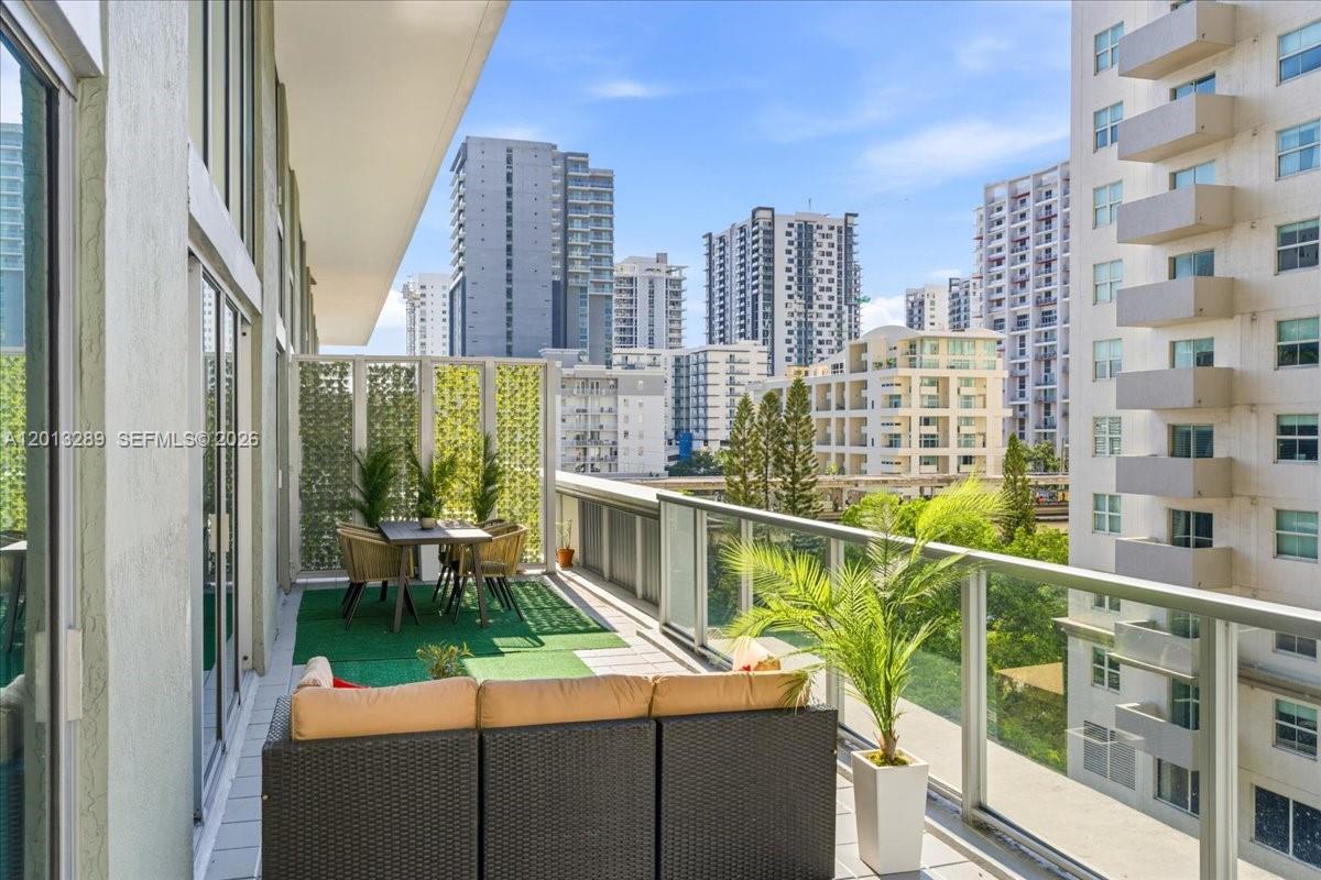 1111 SW 1st Avenue 721NBi Level, Miami, FL 33130, Miami