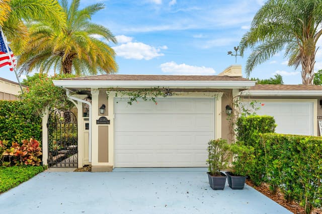 12383 Westhampton Circle, sold in South Shore 1 Of Wellington, Wellington, FL