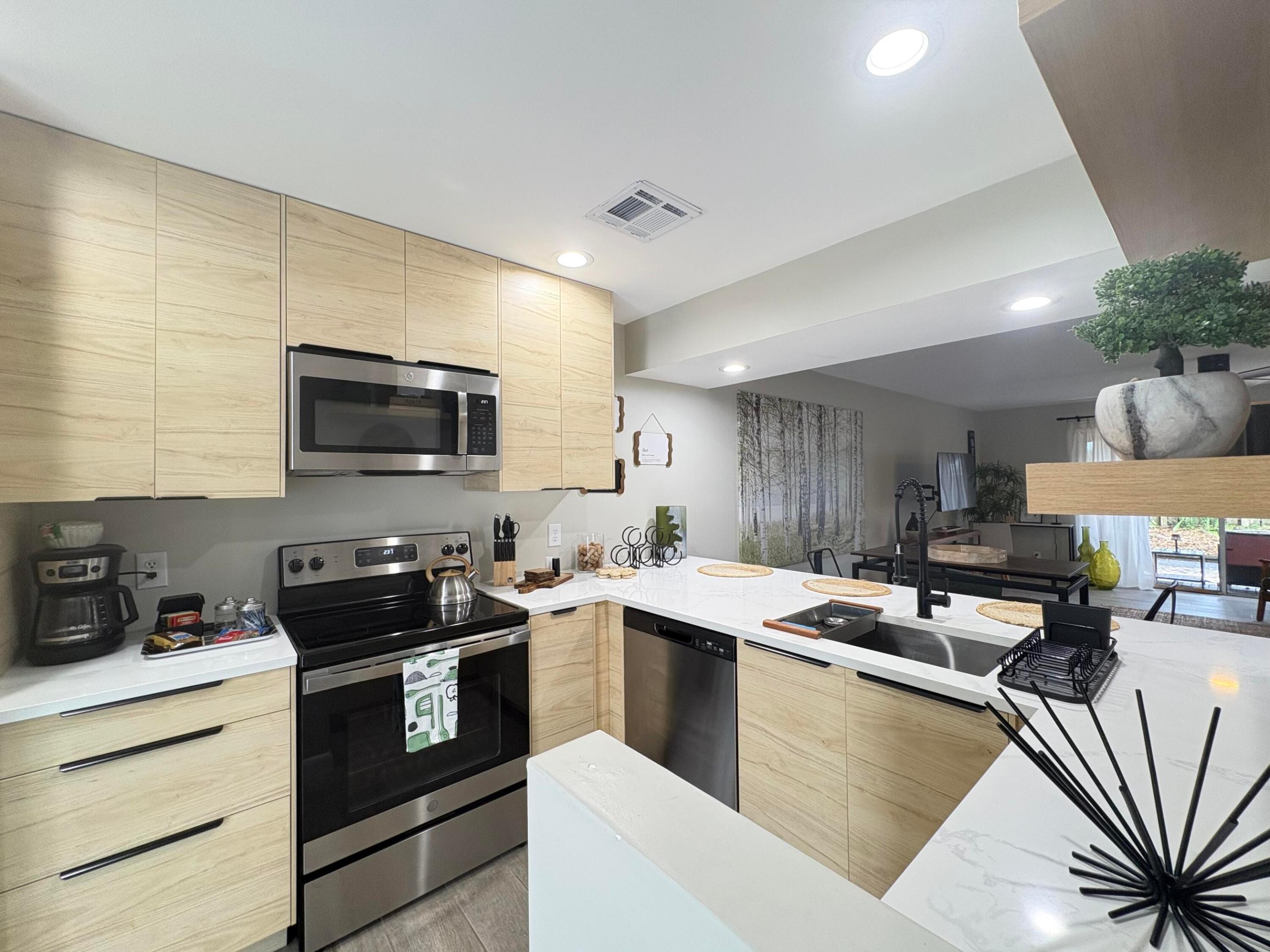 690 SE 23rd Avenue 1, Pompano Beach, FL 33062, Pompano Beach