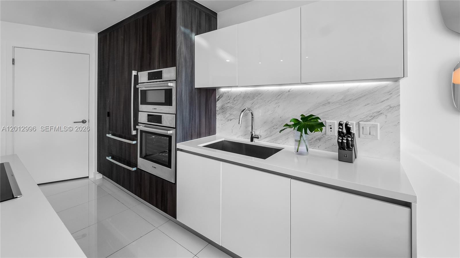 851 NE 1st Avenue 1606, Miami, FL 33132 photo 17