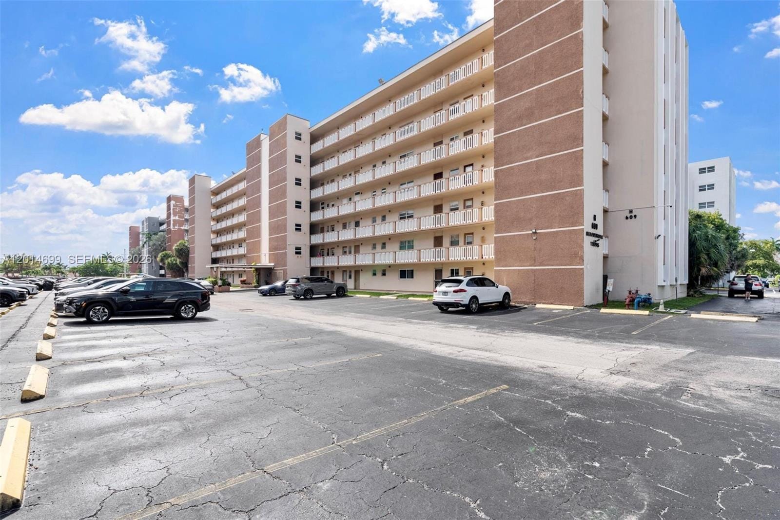 609 NE 14th Avenue 405, Hallandale Beach, FL 33009 photo 2