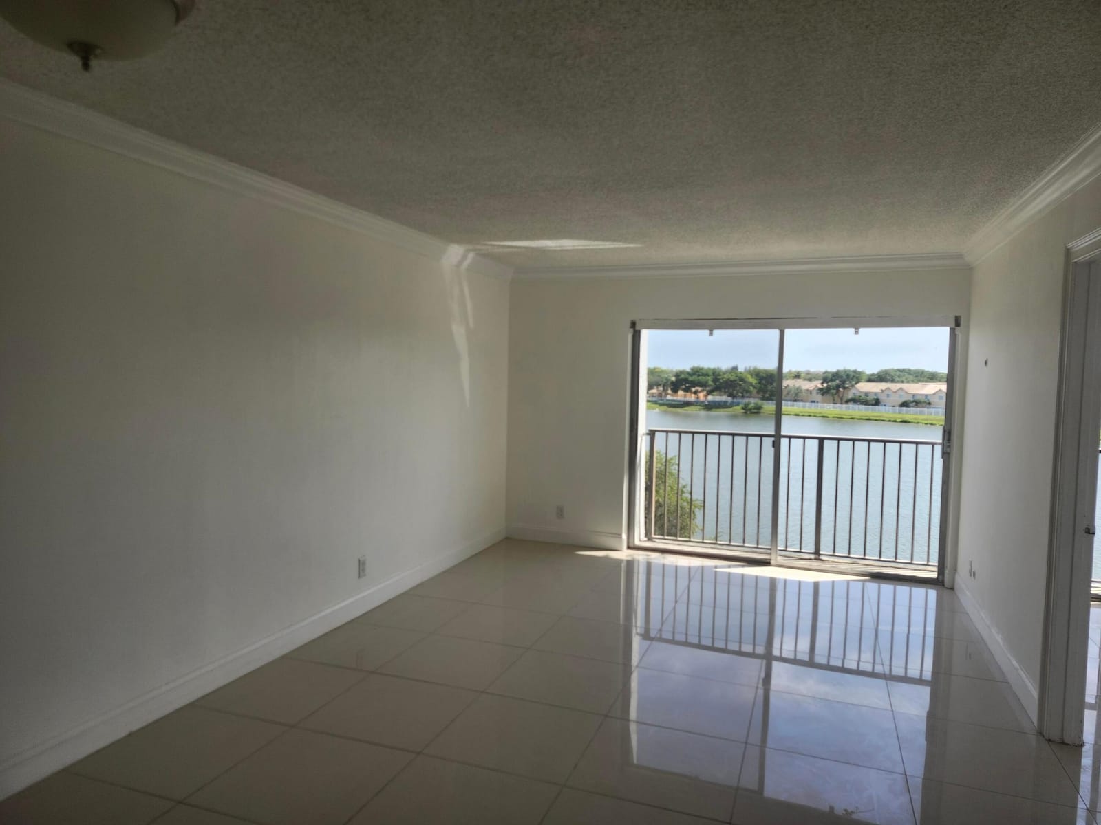 8600 N Sherman Circle N 408 — photo 3