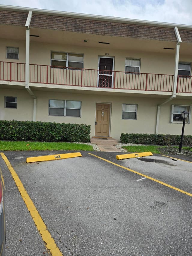 103 Oxford 400, West Palm Beach, FL 33417