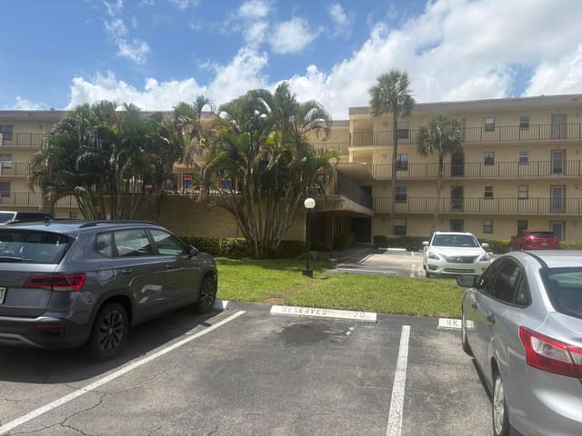 9355 SW 8th Street 225, Isle Of Sandalfoot, Boca Raton, FL