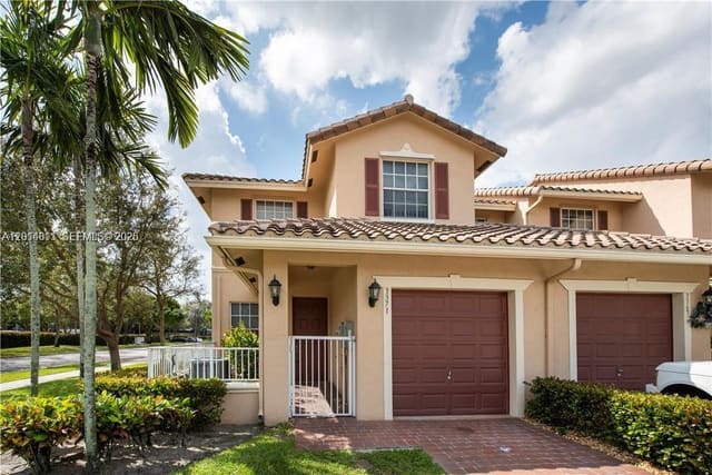 3371 Lakeside Drive 27, Davie, FL 33328