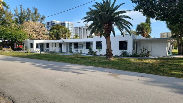 3300 SE 6th Street, Pompano Beach, FL 33062