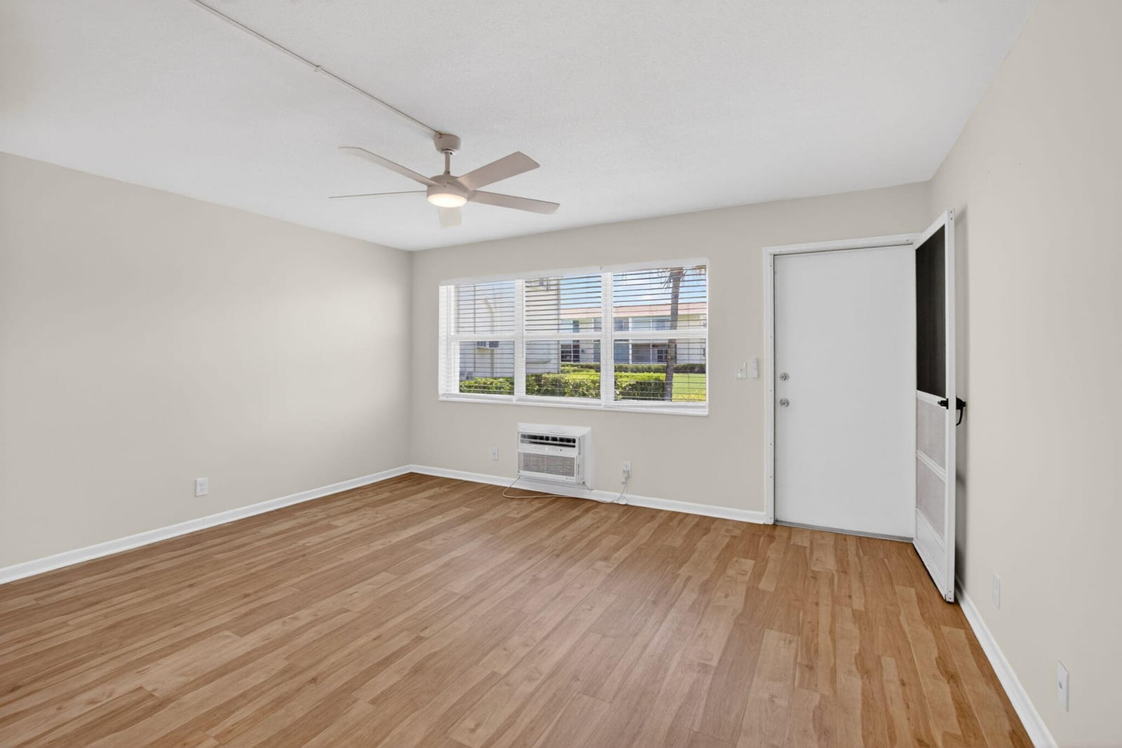 660 Horizon W 107, Boynton Beach, FL 33435 photo 4