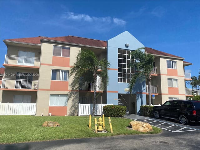 18820 NW 57th Avenue 203, Hialeah, FL 33015